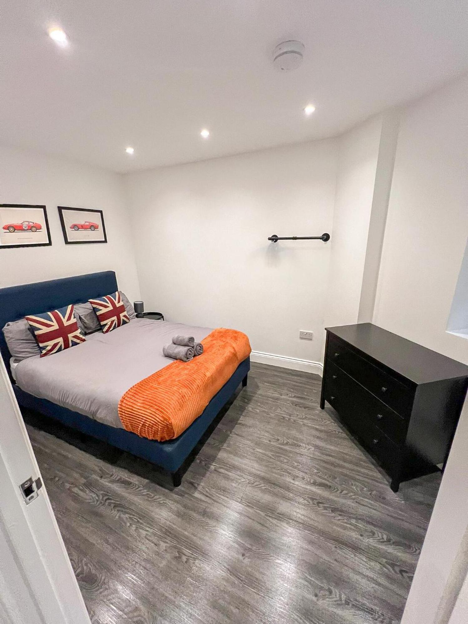 1-Bedroom Apartments In Shoreditch, Old Street, Hoxton London Eksteriør billede